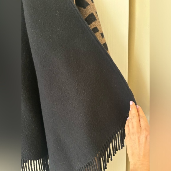 fendi ff poncho - Picture 4 of 7